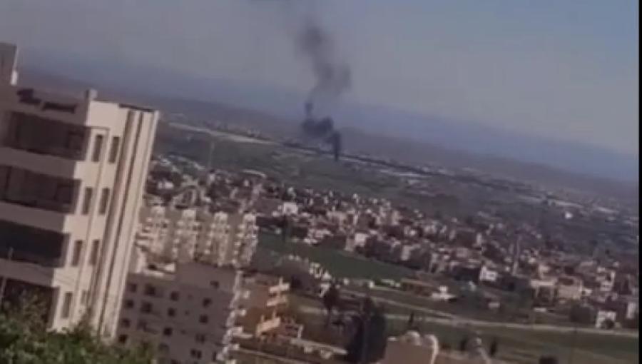 تصاعد أعمدة الدخان من موقع سقوط شظايا صاروخ إيراني في إربد 28/2/2026 | مواقع التواصل