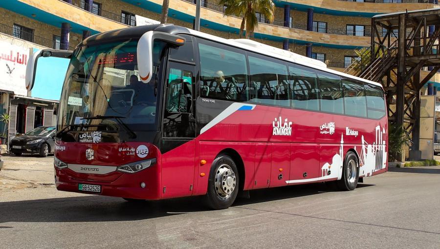 إحدى حافلات الباص سريع التردد من أمام مجمع المناصير قرب شارع الستين في السلط 14/3/2026 | أمانة عمان الكبرى
