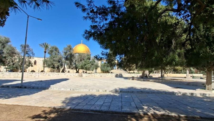 إحدى ساحات المسجد الأقصى فارغة إثر منع الاحتلال دخول المصلين 4/3/2026 | فلسطين بوست