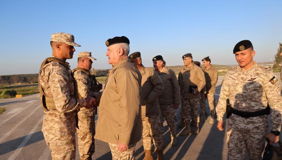 اللواء الركن الحنيطي خلال تفقده عددا من تشكيلات ووحدات المنطقة العسكرية الشمالية 9/3/2026 | القوات المسلحة