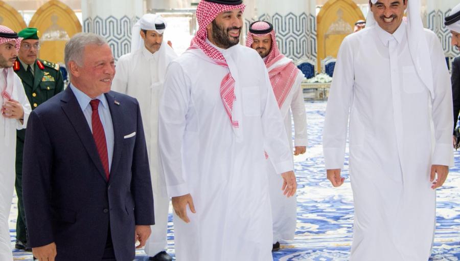 الملك عبد الله والأمير محمد بن سلمان والأمير تميم بن حمد آل ثاني خلال القمة الثلاثية في جدة 30/3/2026 | الديوان الملكي الهاشمي