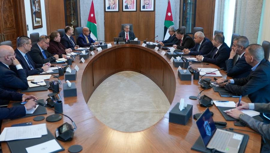 رئيس الوزراء جعفر حسان خلال اجتماع  حكومي لبحث استدامة المخزون الاستراتيجي وسلاسل التزويد وأمن الطاقة  في ظل الحرب على إيران 4/3/2026 | رئاسة الوزراء