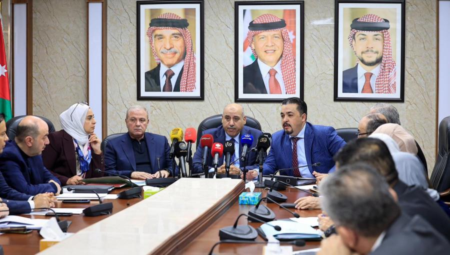 رئيس مجلس النواب مازن القاضي خلال اجتماع لجنة العمل والتنمية الاجتماعية والسكان النيابية لمناقشة مشروع القانون المعدل لقانون الضمان الاجتماعي 15/3/2026 | مجلس النواب