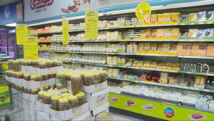 مواد وسلع غذائية في أحد المتاجر