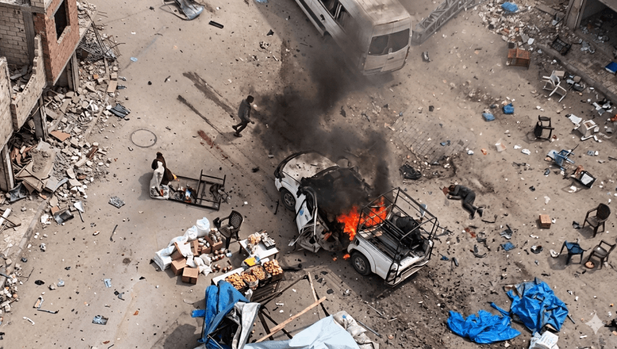 استهداف من طائرات الاستطلاع في محيط مفترق الأسرة في شارع النفق بمدينة غزة 13/4/2026