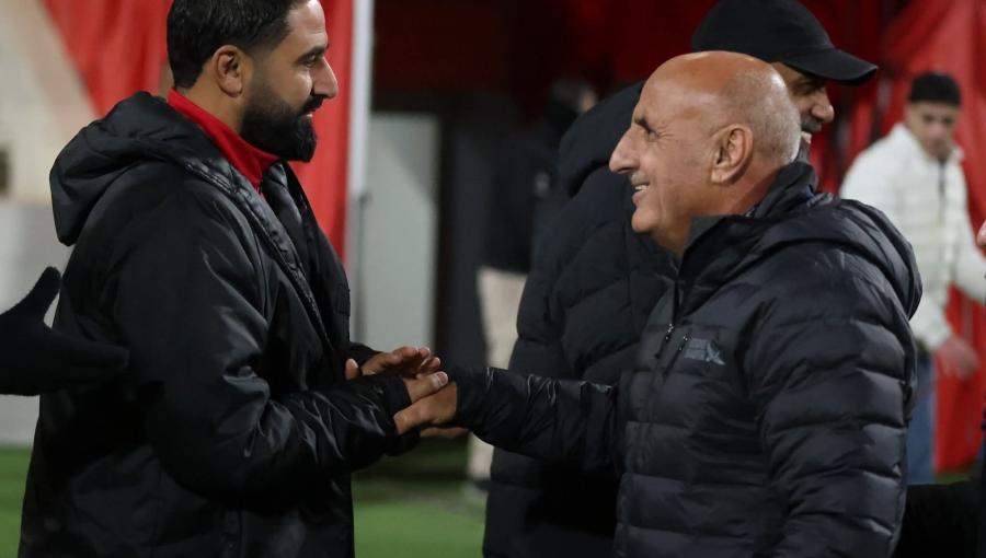 المدرب عيسى الترك (يمين) مع أحد المدربين