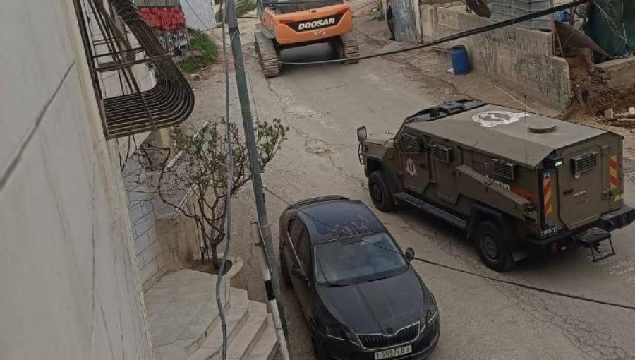 تجريف أرض واقتلاع أشجار في منطقة جبل برغوث بالقرب من ديوان أبو سنينة في مدينة الخليل 7/4/2026 | فلسطين بوست