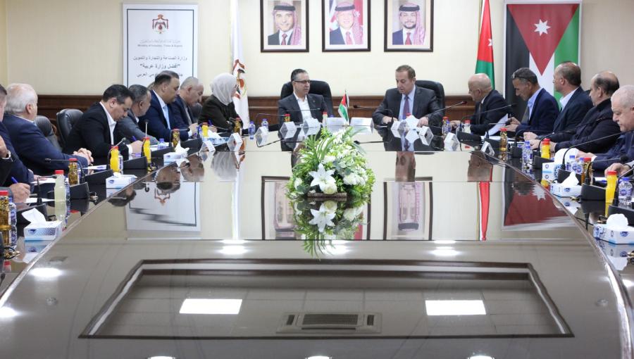 جانب من اجتماع حكومي بحث أسباب ارتفاع أسعار اللحوم المستوردة 22/4/2026 | وزارة الصناعة والتجارة والتموين