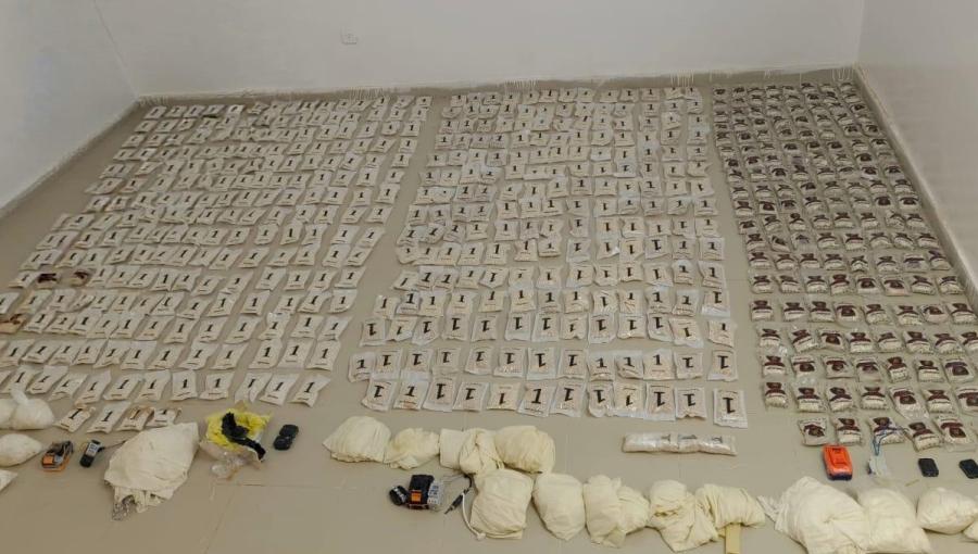 كمية كبيرة من المخدرات تم ضبطها خلال محاولة تهريبها بواسطة بالونات على الواجهتين الشمالية والغربية 1/4/2026 | القوات المسلحة