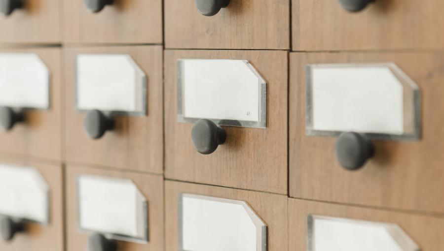 مجموعة من الصناديق البريدية التقليدية