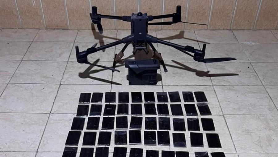 مسيرة وكمية من المخدرات تم ضبطها بعد إحباط محاولة تهريبها على الواجهة الغربية للبلاد 23/4/2026 | القوات المسلحة