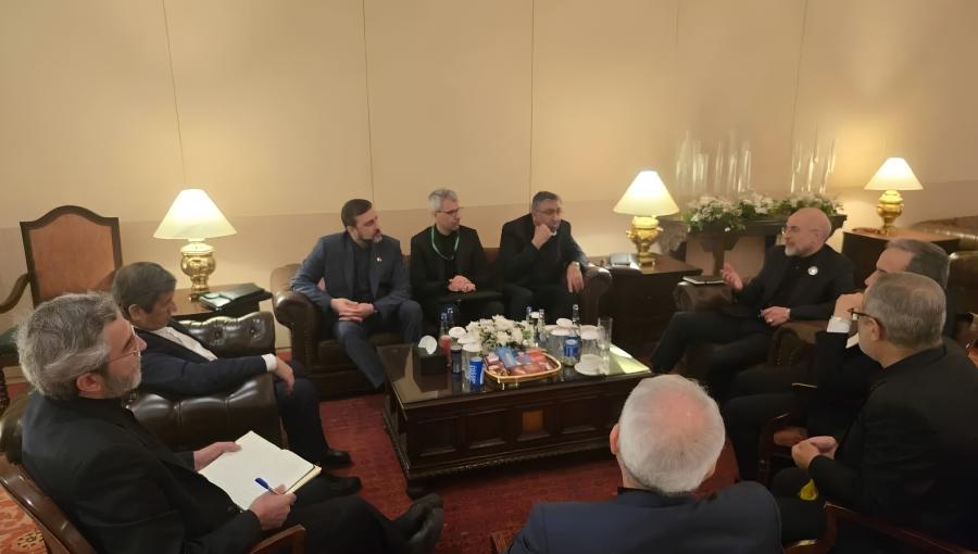 من اجتماع الوفد الإيراني على هامش محادثات باكستان