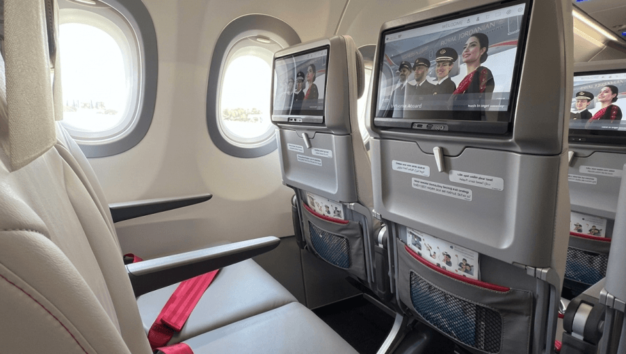 من داخل طائرة إيرباص A320neo التابعة لشركة الخطوط الجوية الملكية الأردنية