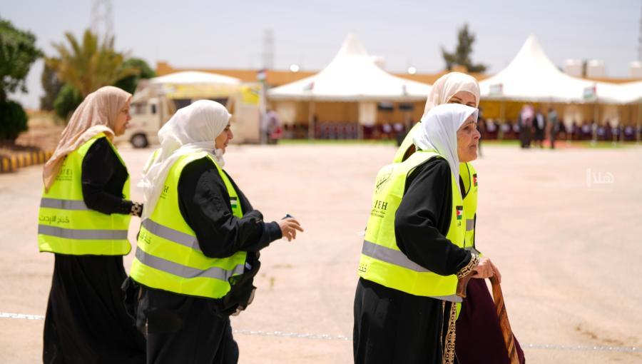 أردنيات في مدينة الحجاج بمنطقة الجيزة يتهيأهن للانطلاق إلى الديار المقدسة لأداء مناسك الحج ضمن أول قافلة حجاج أردنية 13/5/2026