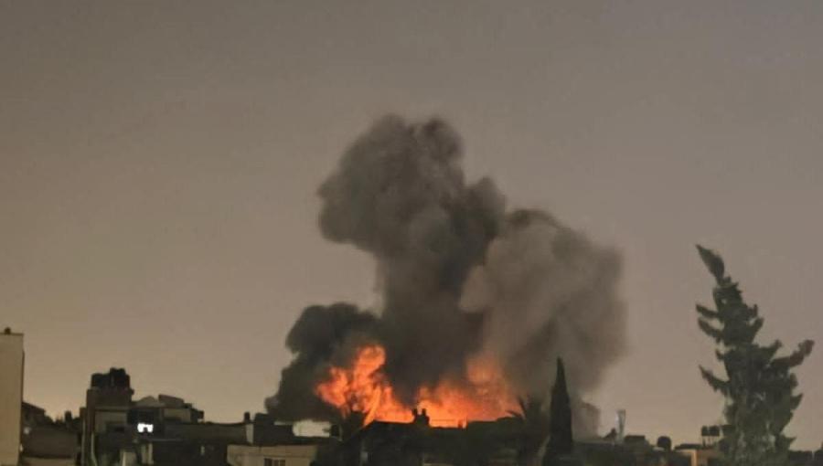 قصف منزل في مدينة دير البلح وسط قطاع غزة 23/5/2026