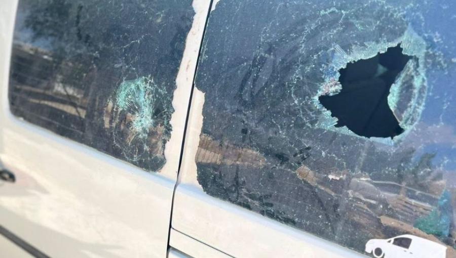 مستوطنون يعتدون على مركبات الفلسطينيين في منطقة شويكي بالظاهرية جنوب الخليل | فلسطين بوست