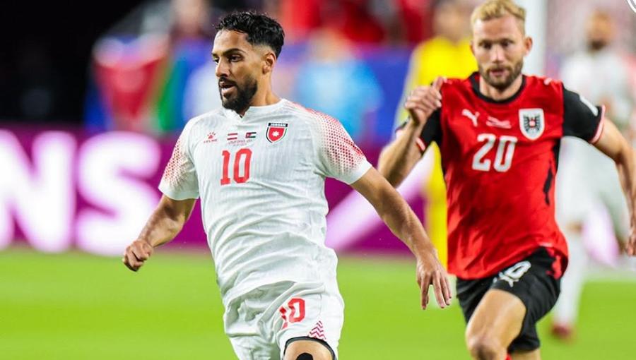 موسى التعمري خلال مباراة المنتخب الأردني أمام النمسا في كأس العالم