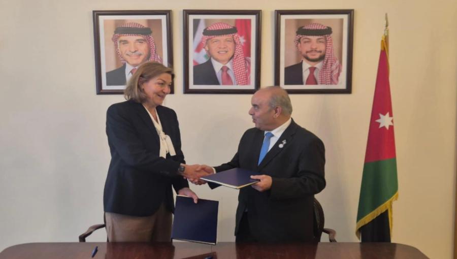 الوزير عزمي المحافظة خلال توقيع اتفاقية تمديد الشراكة مع شركة بيرسون للتعليم  3/6/2026 | وزارة التربية والتعليم