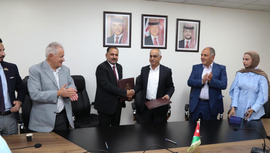جانب من توقيع مذكرة تفاهم بين سلطة وادي الأردن ونقابة تجار ومنتجي المواد الزراعية 22/6/2026 | وزارة المياه والري