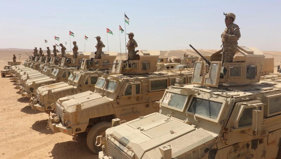 عدد من جنود وآليات القوات المسلحة الأردنية/ الجيش العربي