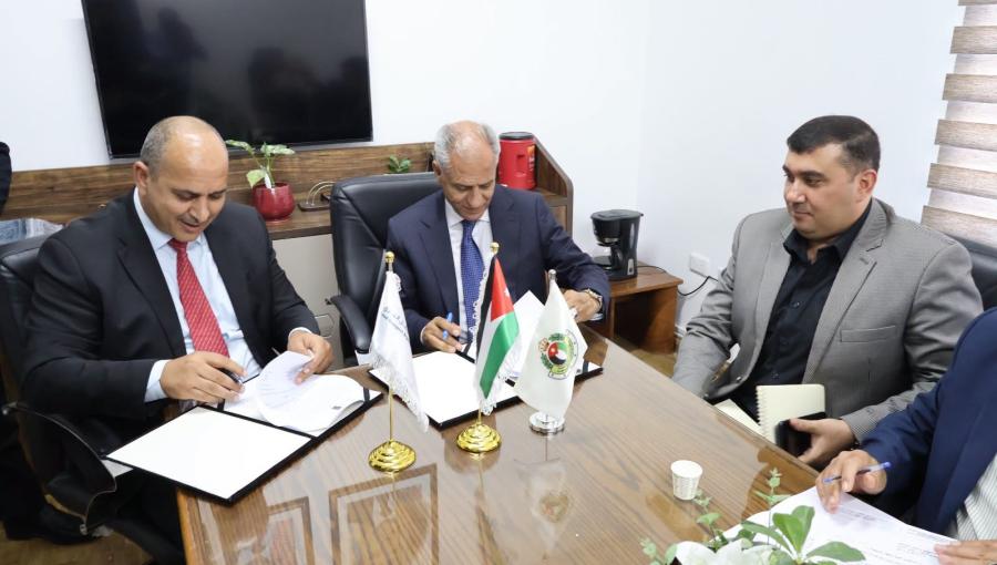 جانب من توقيع اتفاقية تمديد عقد استثمار وتشغيل خدمة تكسي المطار في مطار الملكة علياء الدولي 5/7/2026