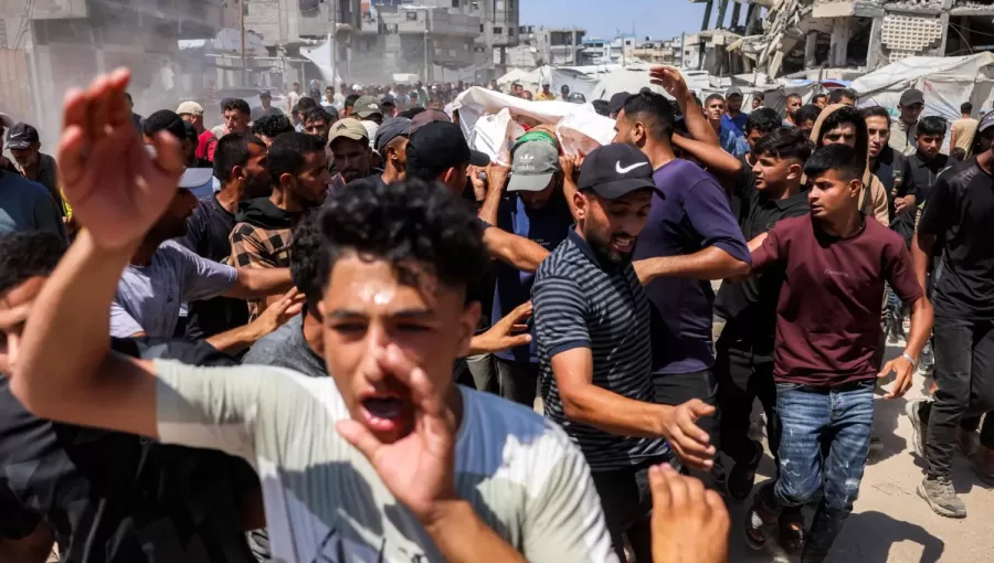 فلسطينيون يشيعون شهيدا في مواصي خانيونس 7/7/2026 | وكالة الأنباء الفرنسية