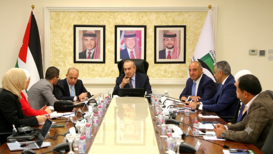 جانب من اجتماع دراسة إنشاء مواقف "اركن وتنقل" الذكية