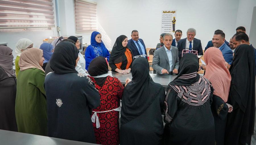 رئيس الوزراء جعفر حسان خلال زيارته لمعهد تدريب مهني الرمثا 21/7/2026 | رئاسة الوزراء