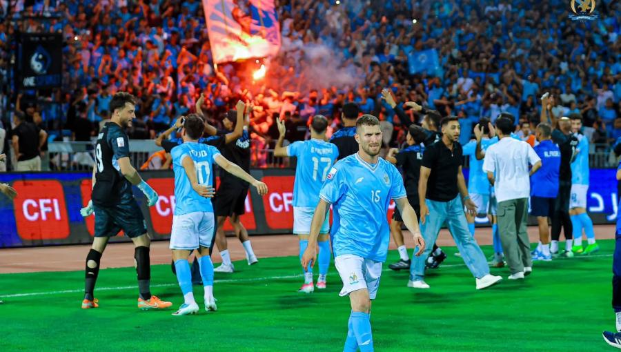 لاعبو الفيصلي خلال احتفالهم بالفوز على الوحدات