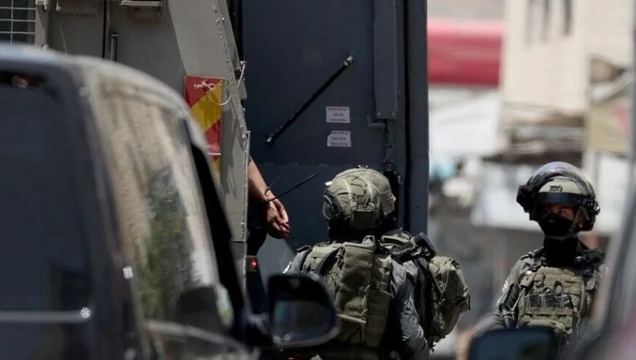 جنود الاحتلال يعتقلون شابا في الضفة | الأناضول