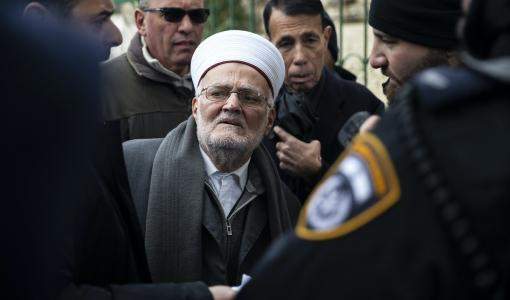 الشيخ عكرمة صبري/ خطيب المسجد الأقصى/ محاط بقوات الاحتلال