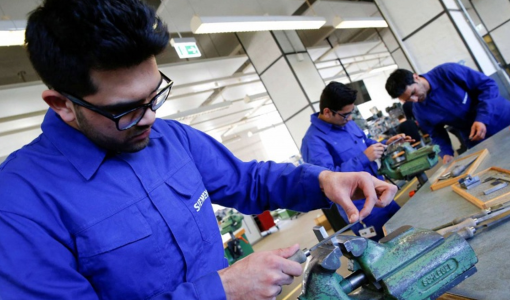 طلاب في قسم التدريب المهني