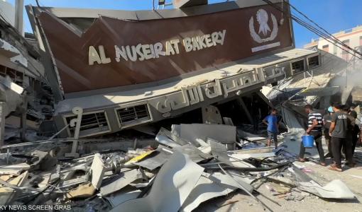 آثار الدمار الذي خلفه العدوان على مخبز النصيرات الآلي وسط مدينة غزة