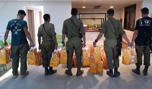 ماكدونلدز تدعم الاحتلال بتوزيع وجبات على جنوده