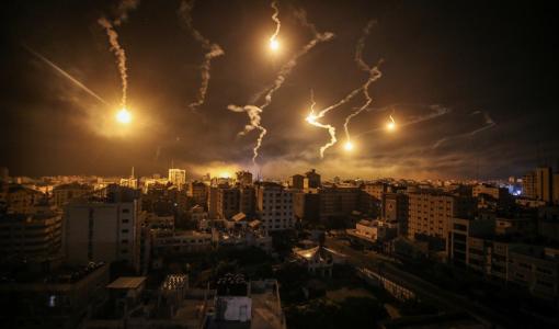 قنابل مضيئة فوق سماء غزة 7 تشرين ثاني 2023