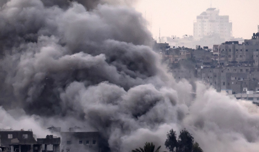 من القصف المحيط بمستشفى الشفاء في غزة | المصدر: وكالة الأنباء الفرنسية