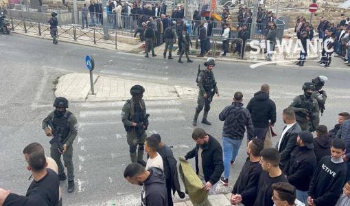 شبان مقدسيون يؤدون صلاة الجمعة في حي رأس العامود ببلدة سلوان 29/12/2023 | المصدر: مركز معلومات وادي حلوة