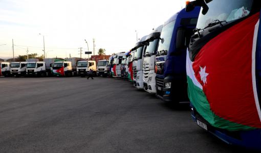 شاحنات أردنية تنقل مساعدات إنسانية إلى قطاع غزة | المصدر: الإعلام العسكري