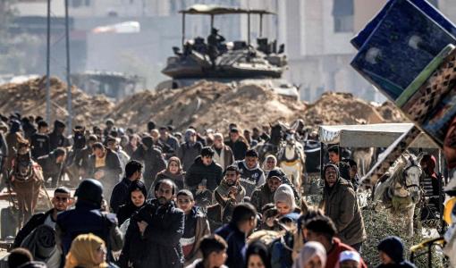 دبابات الاحتلال تجبر فلسطينيين على النزوح من خانيونس جنوبي قطاع غزة 31/1/2024 | المصدر: وكالة الصحافة الفرنسية