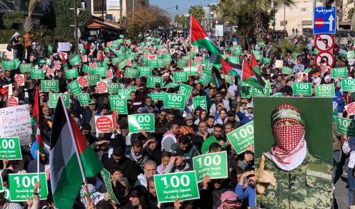 أردنيون يتظاهرون في محيط السفارة الأمريكية في عمان 19/1/2024