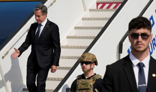 وزير الخارجية الأمريكي أنتوني بلينكن في مطار بن غوريون في تل أبيب 12/10/2023 | المصدر: رويترز