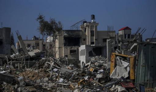 آثار الدمار في مخيم النصيرات جنوب قطاع غزة جراء القصف الإسرائيلي | المصدر: الوكالة الأوروبية للصور الصحفية