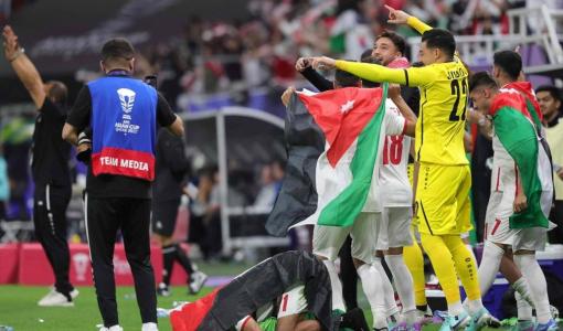 لاعبو المنتخب الأردني يحتفلون بفوزهم على كوريا والتأهل إلى نهائي كأس آسيا 6/2/2024 | المصدر: وكالة الأنباء الفرنسية