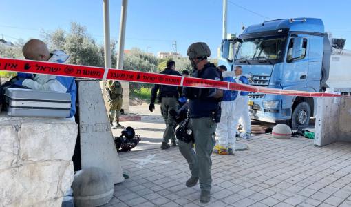 قوات الاحتلال الإسرائيلي تحيط بمكان تنفيذ عملية طعن خارج القدس في الضفة الغربية 13/3/2024 | المصدر: رويترز