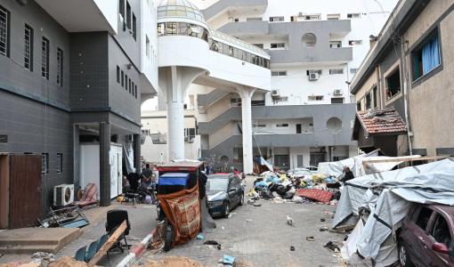 آثار الدمار الذي خلفه الاحتلال في مجمع مستشفى الشفاء خلال شهر تشرين الثاني 2023 | المصدر: وكالة الأنباء الفرنسية