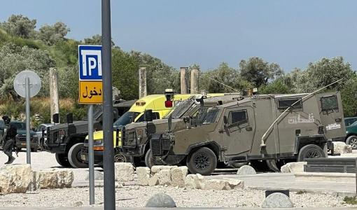 آليات قوات الاحتلال تقتحم المنطقة الأثرية في بلدة سبسطية شمال غرب نابلس 25/4/2024 | المصدر: فلسطين بوست