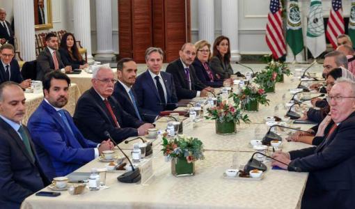 وزراء خارجية منظمة التعاون الإسلامي وجامعة الدول العربية مع وزير الخارجية الأمريكي أنتوني بلينكن في اجتماع سابق حول غزة في واشنطن 8/12/2023 | المصدر: رويترز