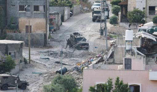 آلية للاحتلال الإسرائيلي تقتحم دير الغصون في طولكرم بالضفة الغربية | المصدر: رويترز