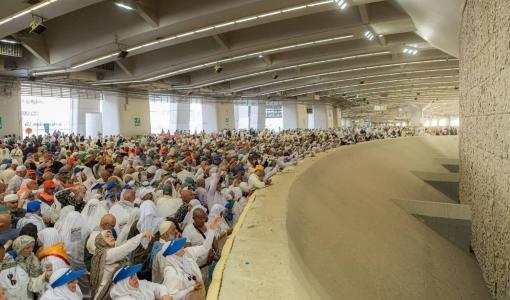 الحجاج يرمون الجمرات الثلاث في أول أيام التشريق الحجاج يرمون الجمرات الثلاث في أول أيام التشريق 17/6/2024 | المصدر: واس