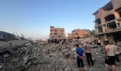 آثار الدمار الذي طال بنايات سكنية في حي الصبرة بمدينة غزة بعد قصفها من طيران الاحتلال آثار الدمار الذي طال بنايات سكنية في حي الصبرة بمدينة غزة بعد قصفها من طيران الاحتلال | المصدر: فلسطين بوست